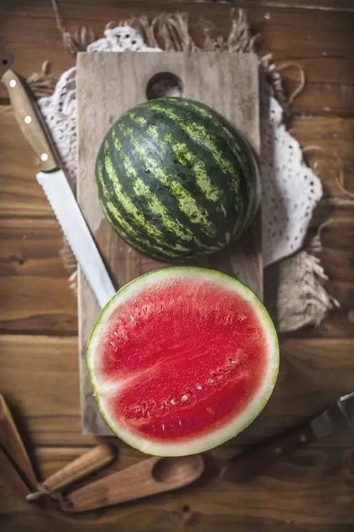 网红瓜太熟可以吃吗视频,口感与营养大揭秘  第2张 网红瓜太熟可以吃吗视频,口感与营养大揭秘  第2张