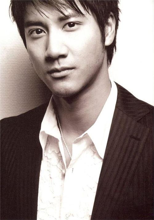 化妆师爆料艺人整容视频,化妆师亲曝艺人整容前后惊人对比  第2张 化妆师爆料艺人整容视频,化妆师亲曝艺人整容前后惊人对比  第2张