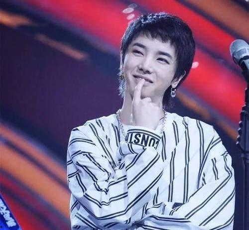 圈内爆料华晨宇和孩子,温馨互动引网友热议  第2张 圈内爆料华晨宇和孩子,温馨互动引网友热议  第2张