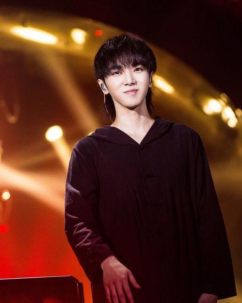 圈内爆料华晨宇和孩子,温馨互动引网友热议  第3张 圈内爆料华晨宇和孩子,温馨互动引网友热议  第3张