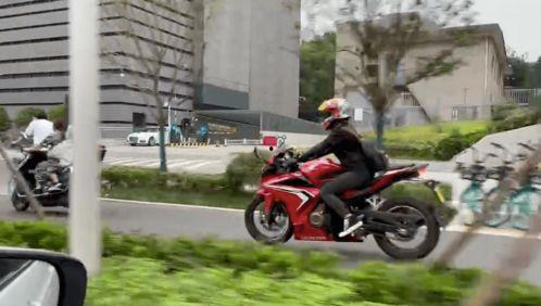 西安摩托车爆料事件视频,街头冲突引发社会关注  第3张 西安摩托车爆料事件视频,街头冲突引发社会关注  第3张